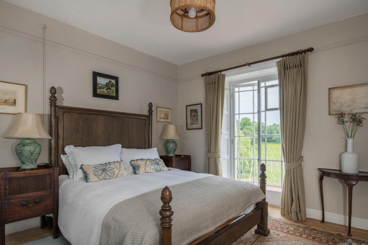 Henge Estate - Restored Manor House, Up To 11 En-Suite Bedrooms Shrewton Exterior foto